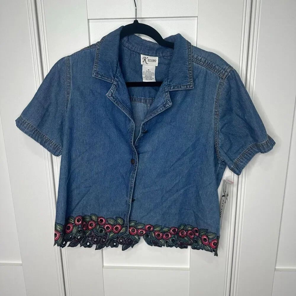 NWT Denim cropped short sleeve jacket with floral appliqué Size 10. K Studio (F1